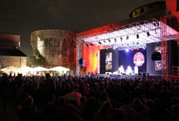 Pubblicato il programma dei concerti con gli ospiti internazionali – tutto esaurito per gli stand espositivi – continuano le iscrizioni ai corsi di liuteria e didattica per chitarra