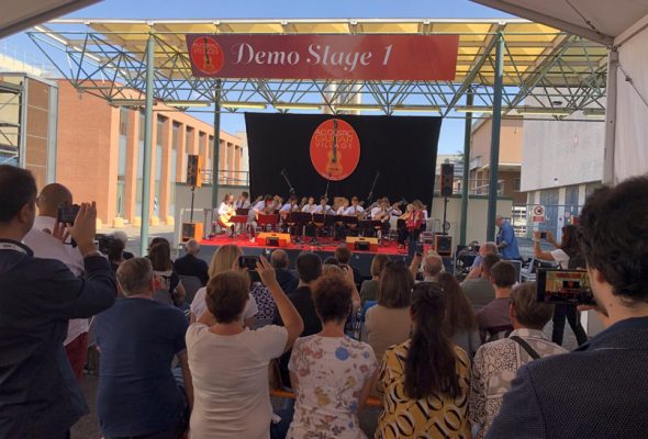 Archiviata con soddisfazione la Special Edition dello scorso fine settembre al lavoro per la prossima edizione dell’Acoustic Guitar Village, Cremona Musica International Exhibitions and Festival, 24-26 settembre 2021!