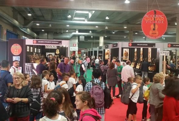 Ultimi posti per la masterclass di liuteria – Si moltiplicano gli eventi live all’Acoustic Guitar Village a Cremona Musica, 23-25 settembre p.v.!