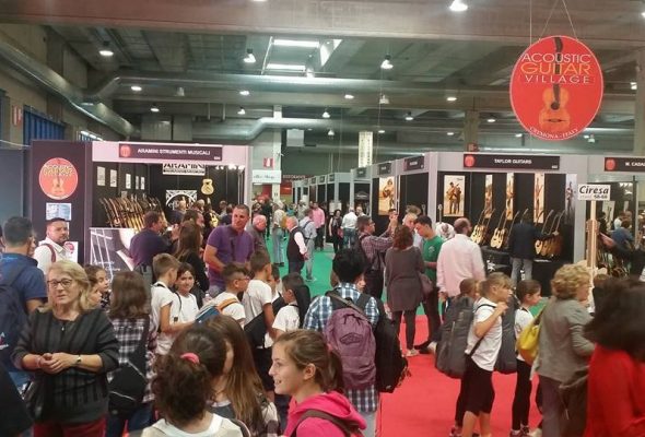 L’Acoustic Guitar Village a Cremona Musica si conferma e prende forma. La manifestazione si terrà alla Fiera di Cremona il 23-24-25 settembre 2022.